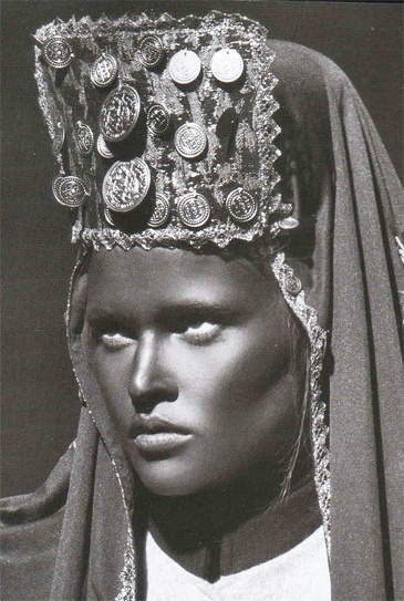 Vogue oskarżony o rasizm! TE ZDJĘCIA WYWOŁAŁY BURZĘ!