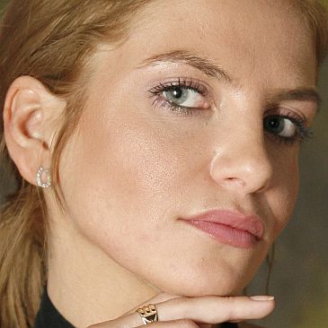 AGNIESZKA FRYKOWSKA ZBLI�ENIE