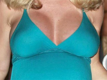 biust Kendra Wilkinson